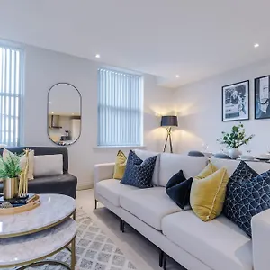 Designer In Sleeps 5 Apartment Leeds (West Yorkshire)